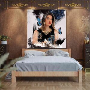تابلو هنری با پرتره زن و پروانه‌های سنتی