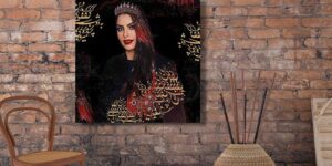 تابلو پرتره زن با تاج و خطاطی پارسی